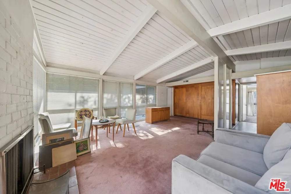 3208 Studebaker Road Long Beach, CA 90808