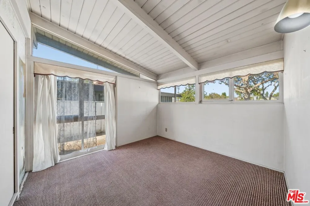 3208 Studebaker Road Long Beach, CA 90808