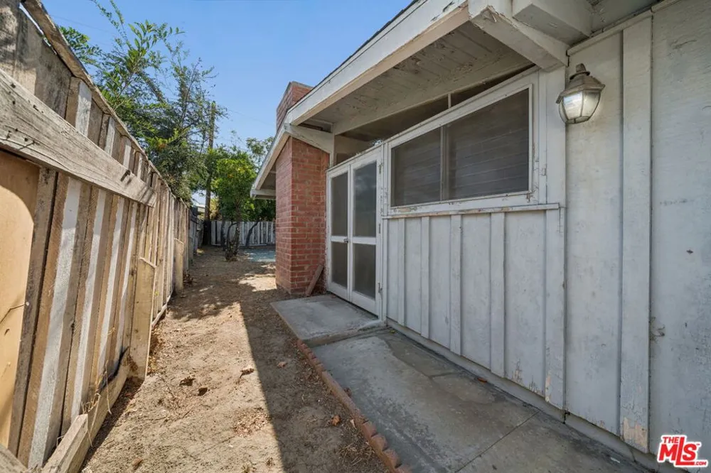 3208 Studebaker Road Long Beach, CA 90808