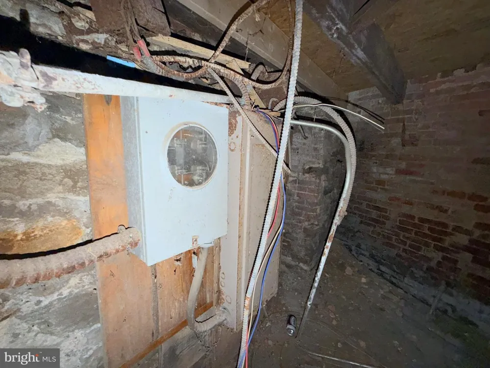 1909 FREDERICK AVENUE Baltimore, MD 21223