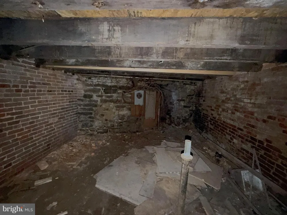 1909 FREDERICK AVENUE Baltimore, MD 21223