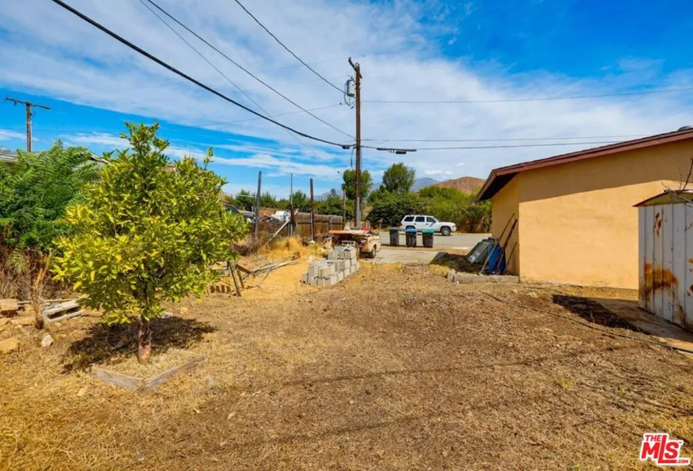 1175 Weaver Street Banning, CA 92220