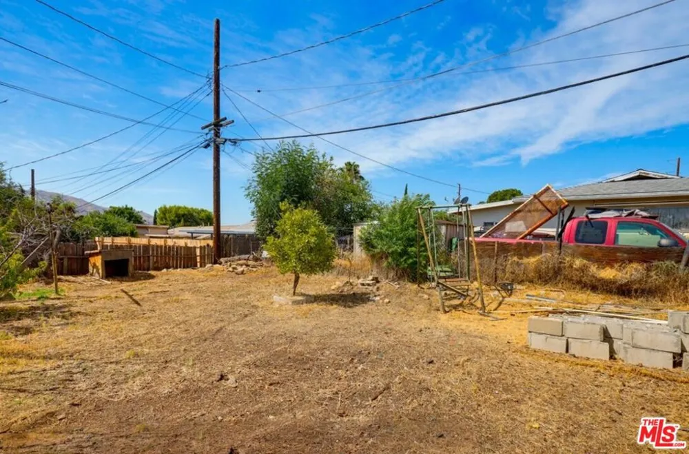 1175 Weaver Street Banning, CA 92220