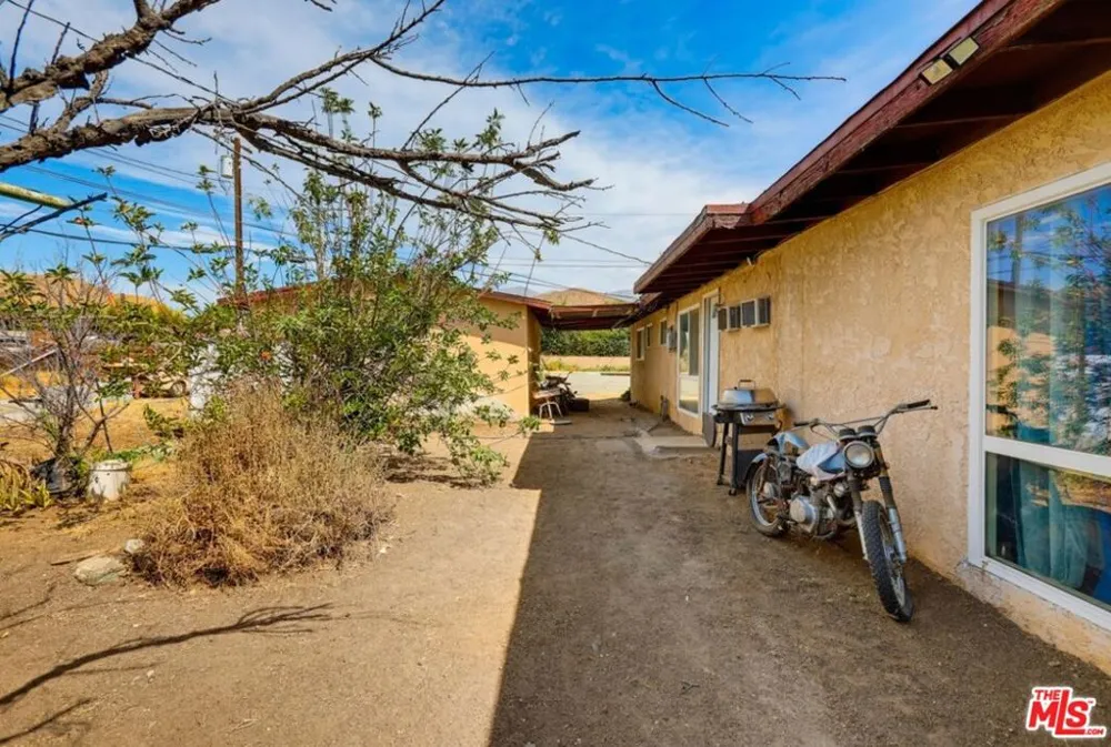1175 Weaver Street Banning, CA 92220
