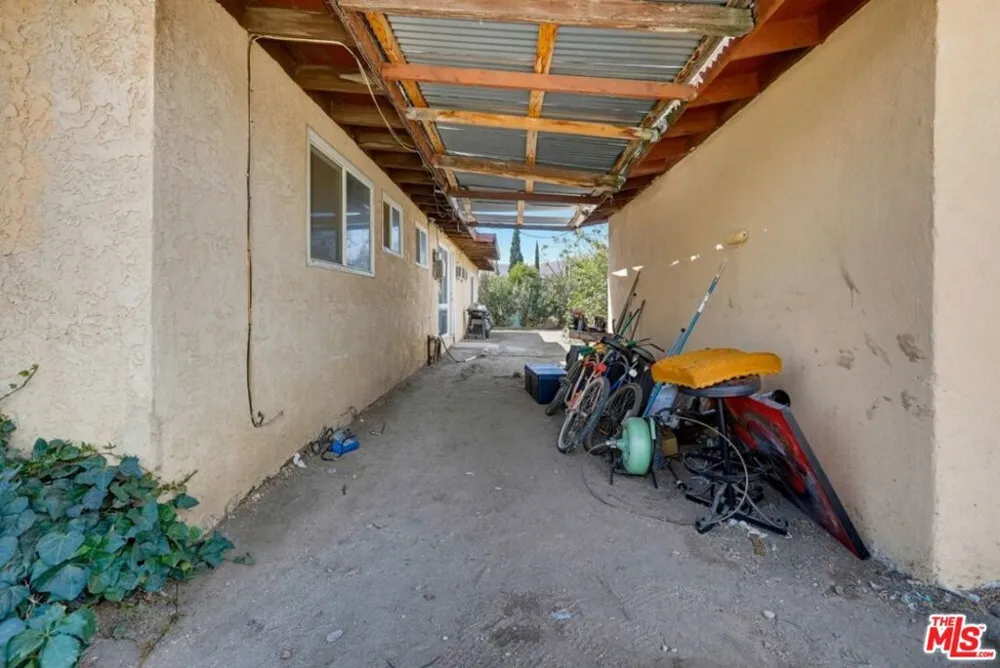 1175 Weaver Street Banning, CA 92220