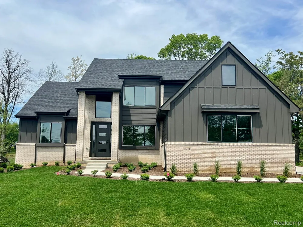 2934 W Walton Boulevard Waterford Charter Township, MI 48329