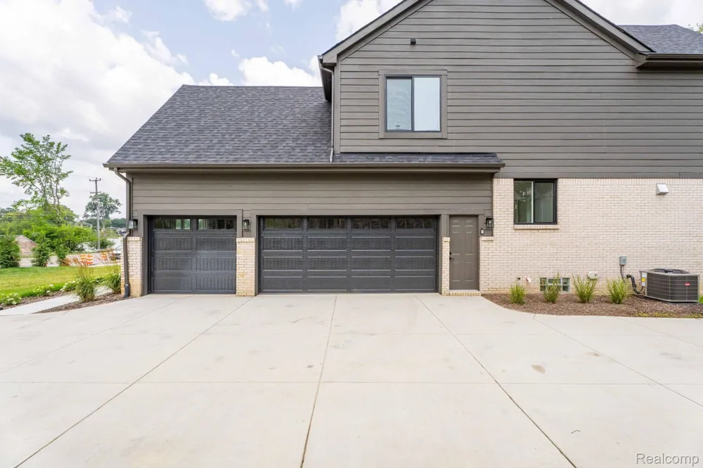 2934 W Walton Boulevard Waterford Charter Township, MI 48329