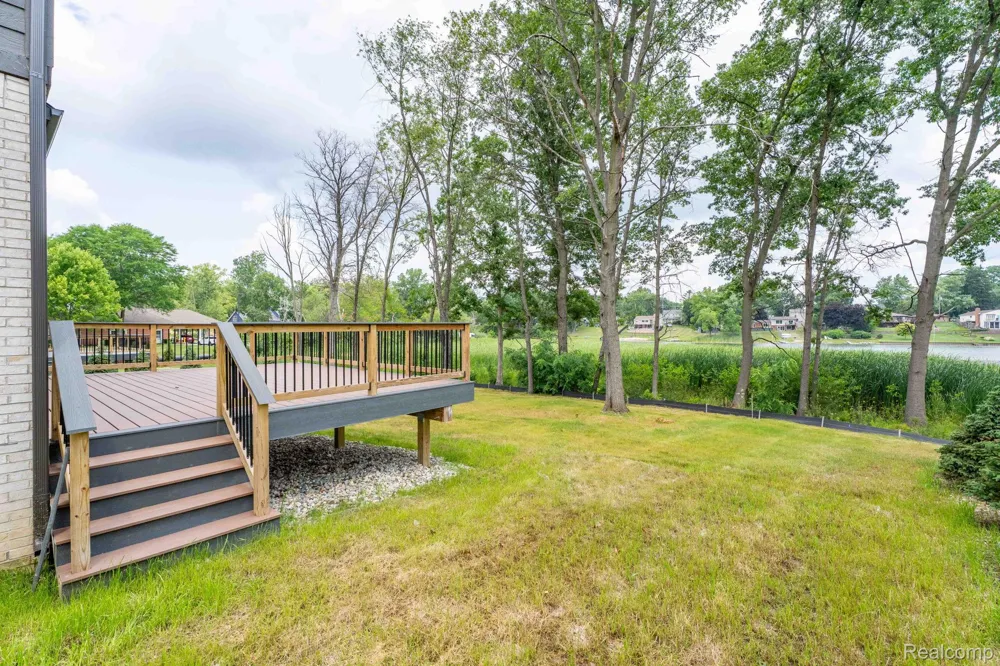 2934 W Walton Boulevard Waterford Charter Township, MI 48329