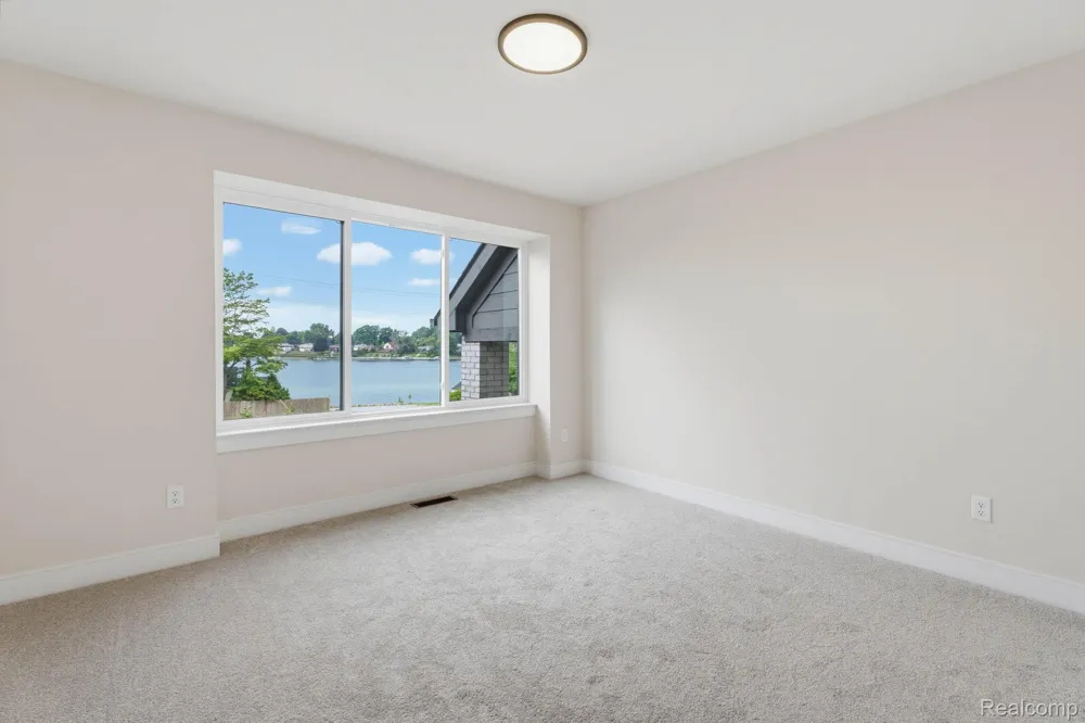 2934 W Walton Boulevard Waterford Charter Township, MI 48329