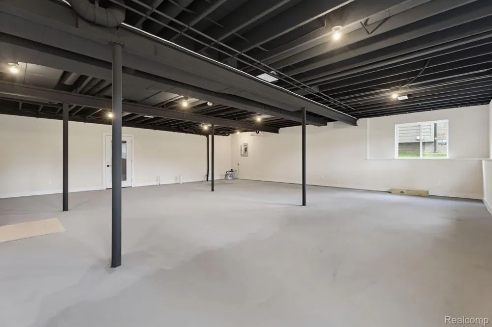 2934 W Walton Boulevard Waterford Charter Township, MI 48329