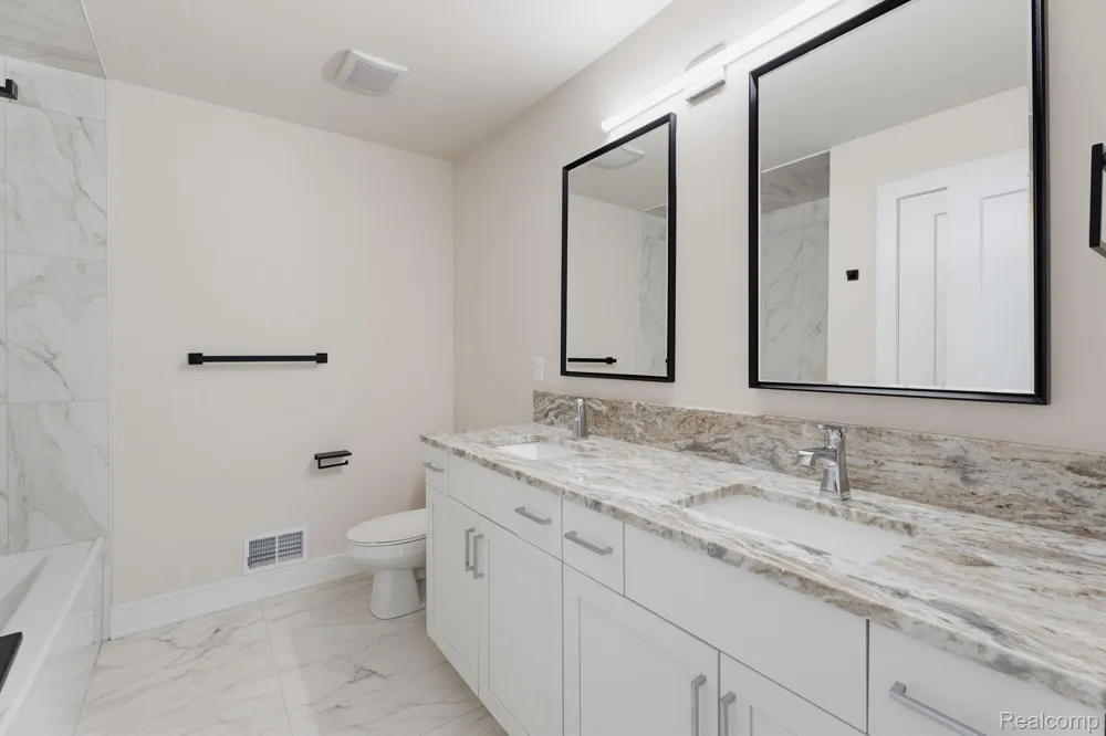 2934 W Walton Boulevard Waterford Charter Township, MI 48329