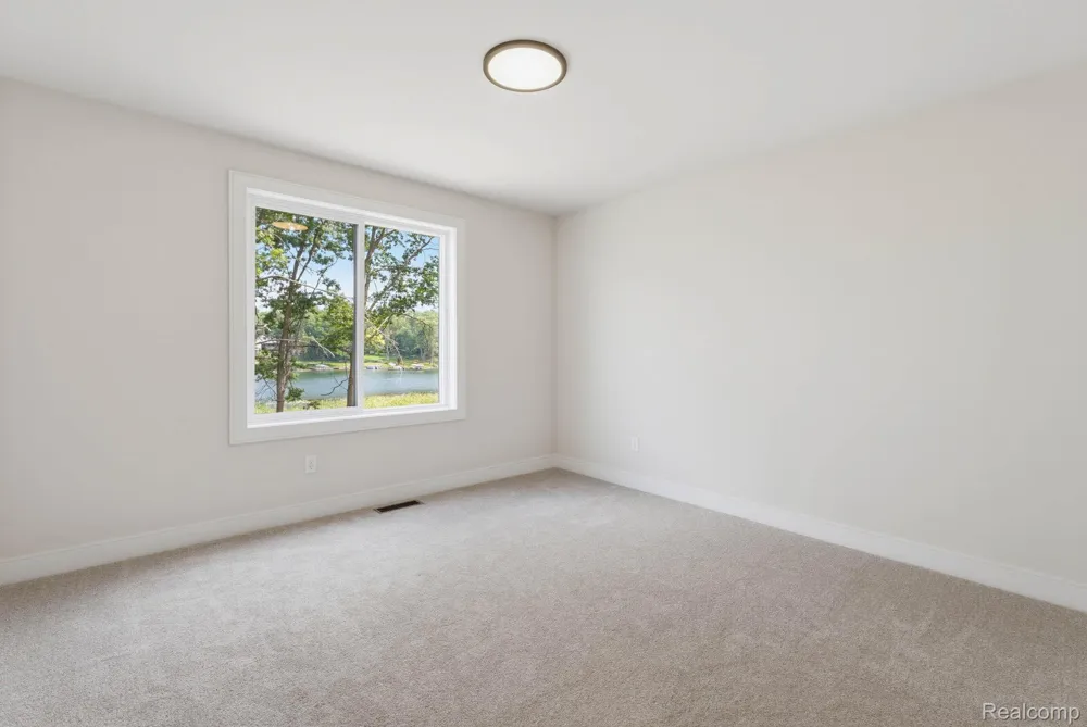 2934 W Walton Boulevard Waterford Charter Township, MI 48329