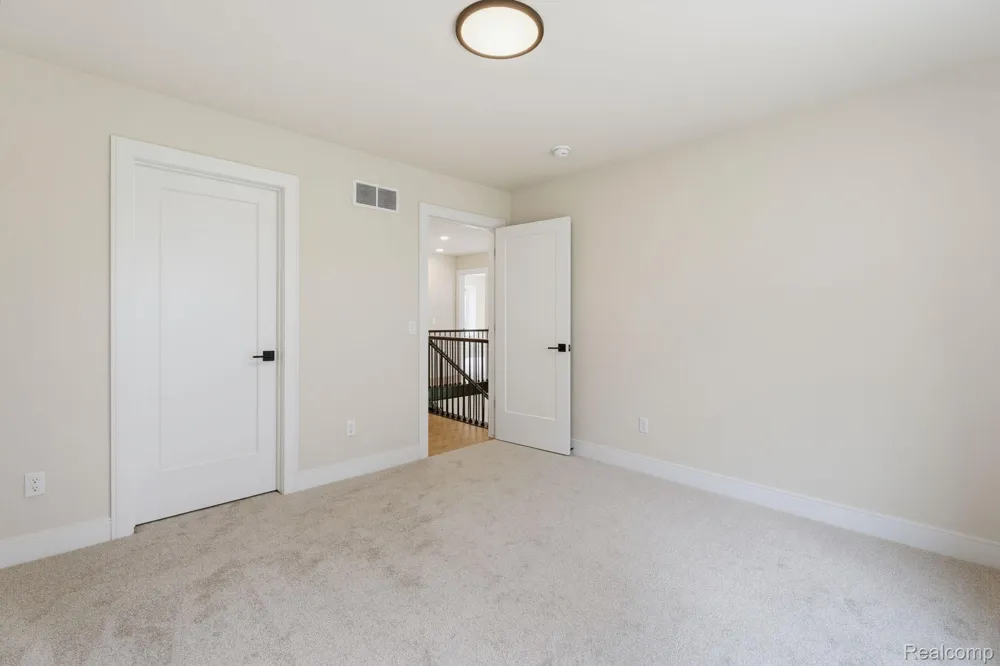 2934 W Walton Boulevard Waterford Charter Township, MI 48329