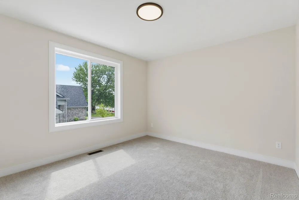 2934 W Walton Boulevard Waterford Charter Township, MI 48329