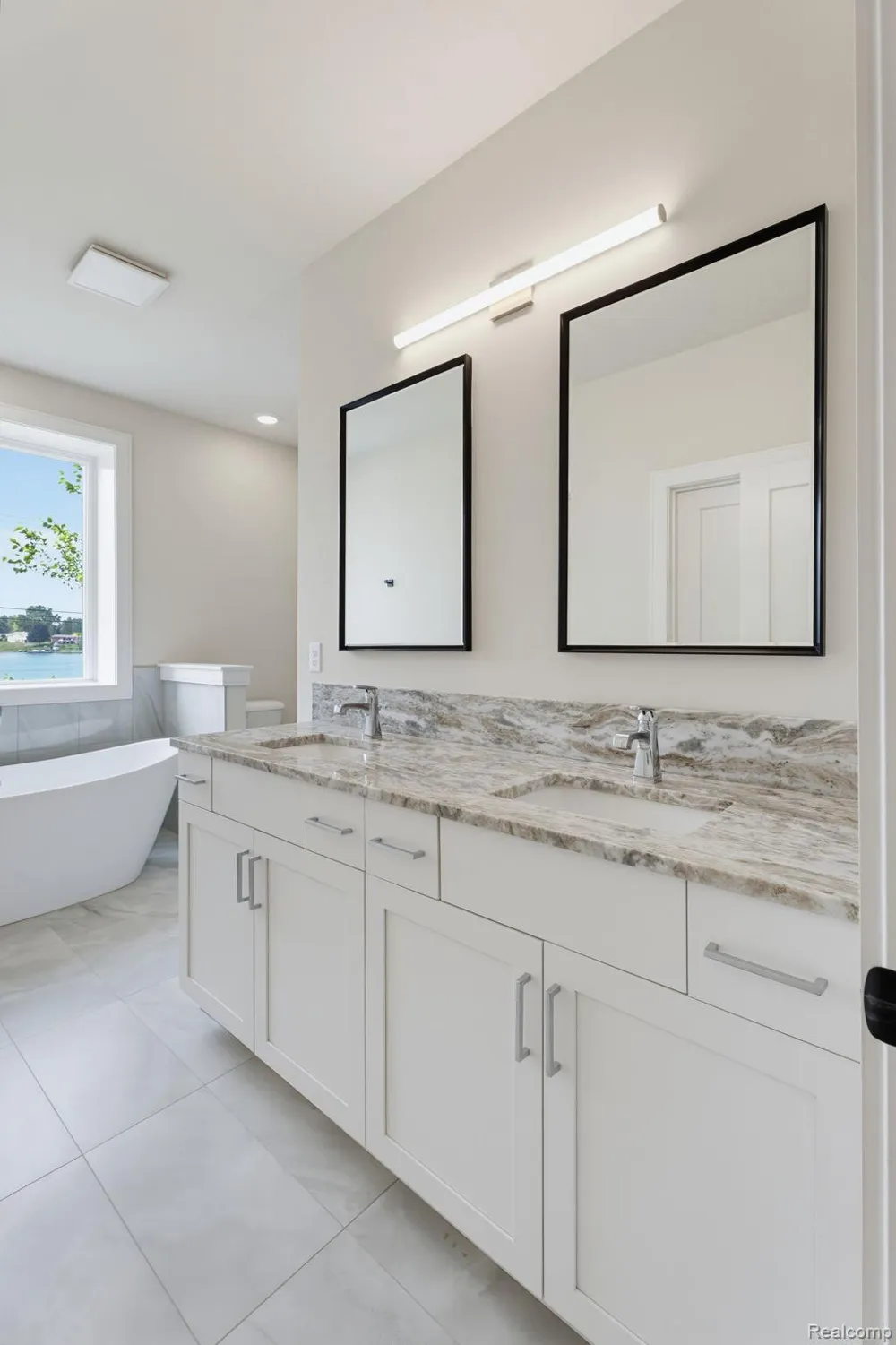2934 W Walton Boulevard Waterford Charter Township, MI 48329