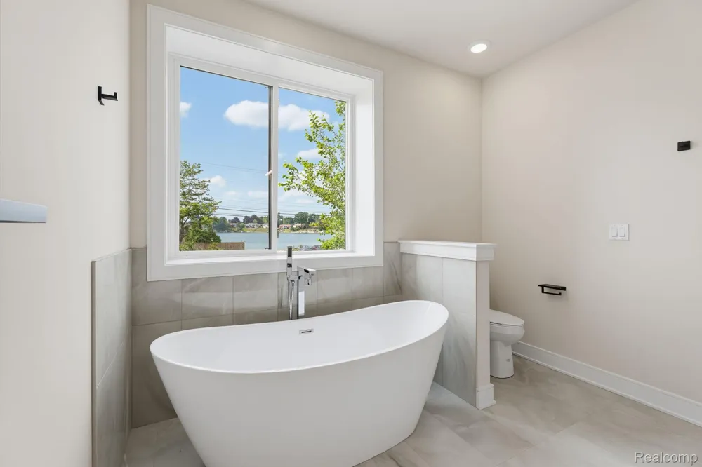 2934 W Walton Boulevard Waterford Charter Township, MI 48329