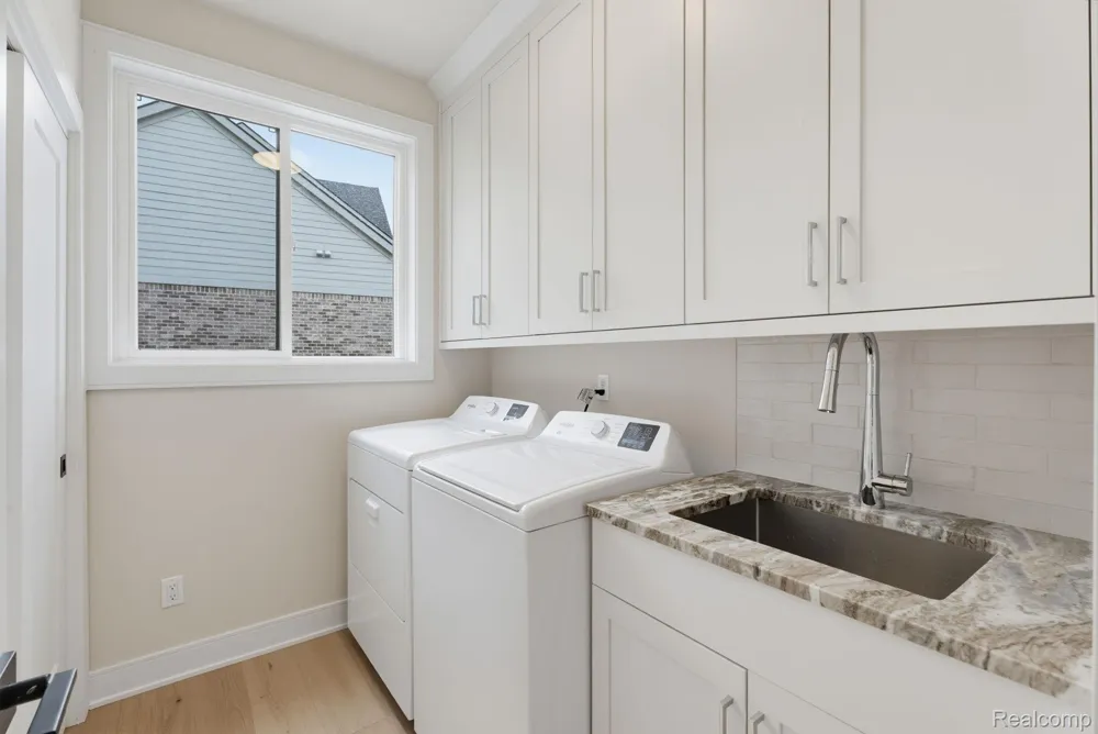 2934 W Walton Boulevard Waterford Charter Township, MI 48329