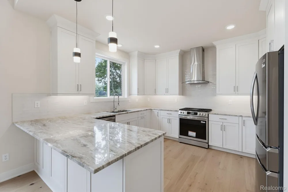 2934 W Walton Boulevard Waterford Charter Township, MI 48329