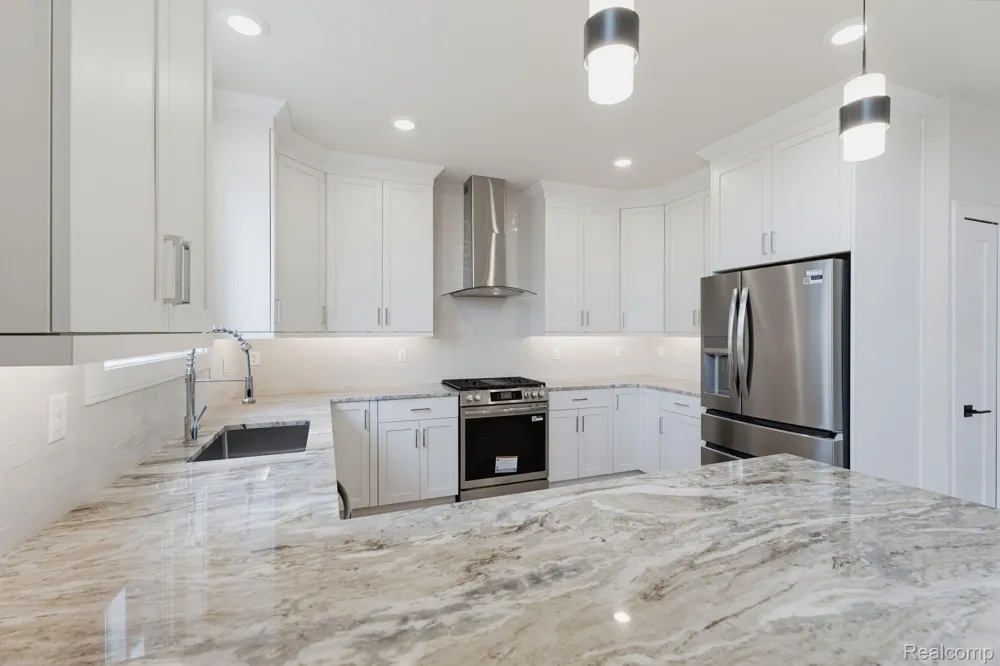 2934 W Walton Boulevard Waterford Charter Township, MI 48329