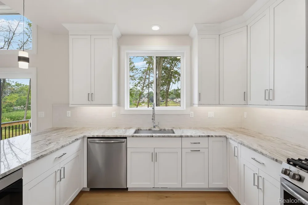 2934 W Walton Boulevard Waterford Charter Township, MI 48329