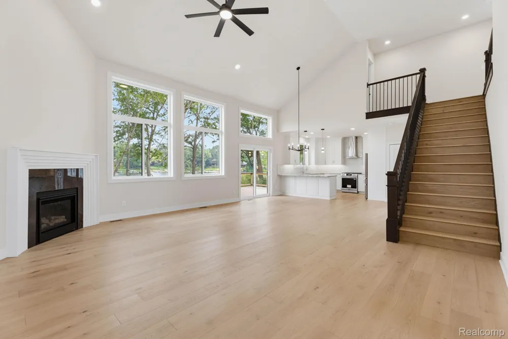 2934 W Walton Boulevard Waterford Charter Township, MI 48329