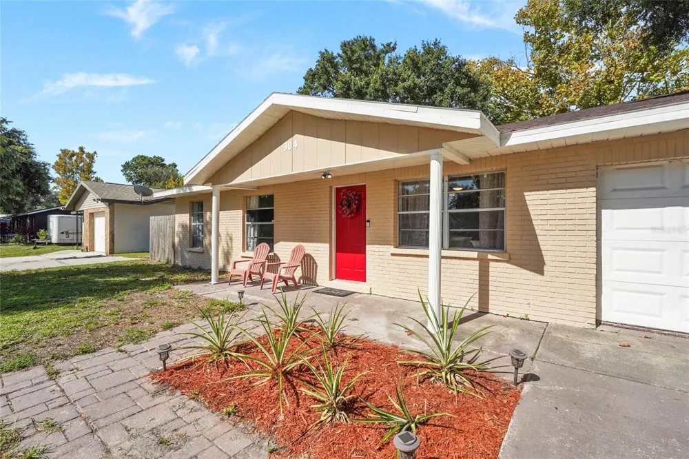 304 64TH STREET NE Bradenton, FL 34208