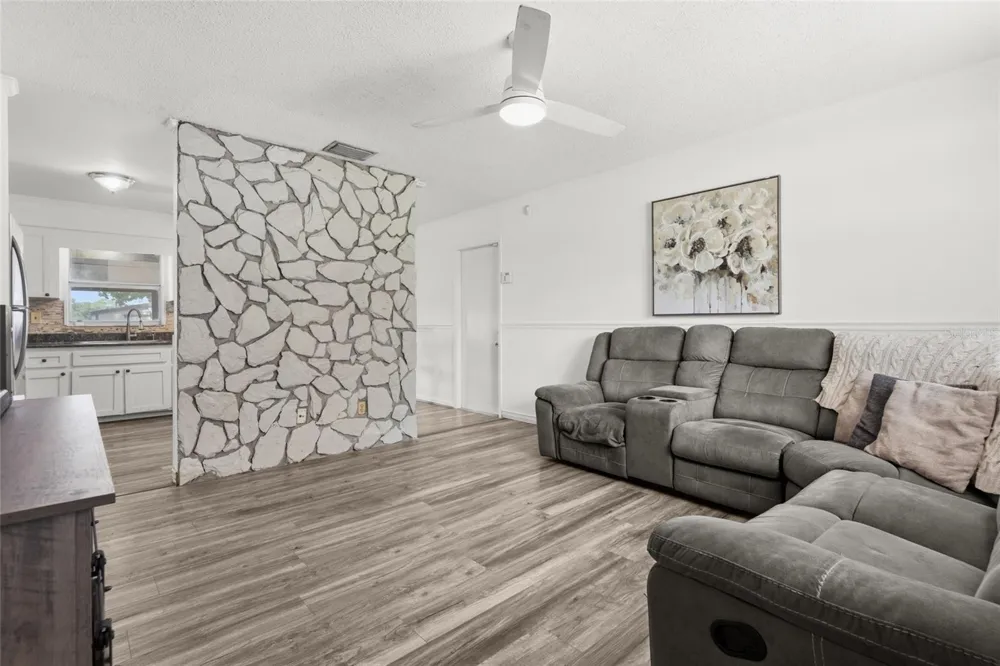 304 64TH STREET NE Bradenton, FL 34208