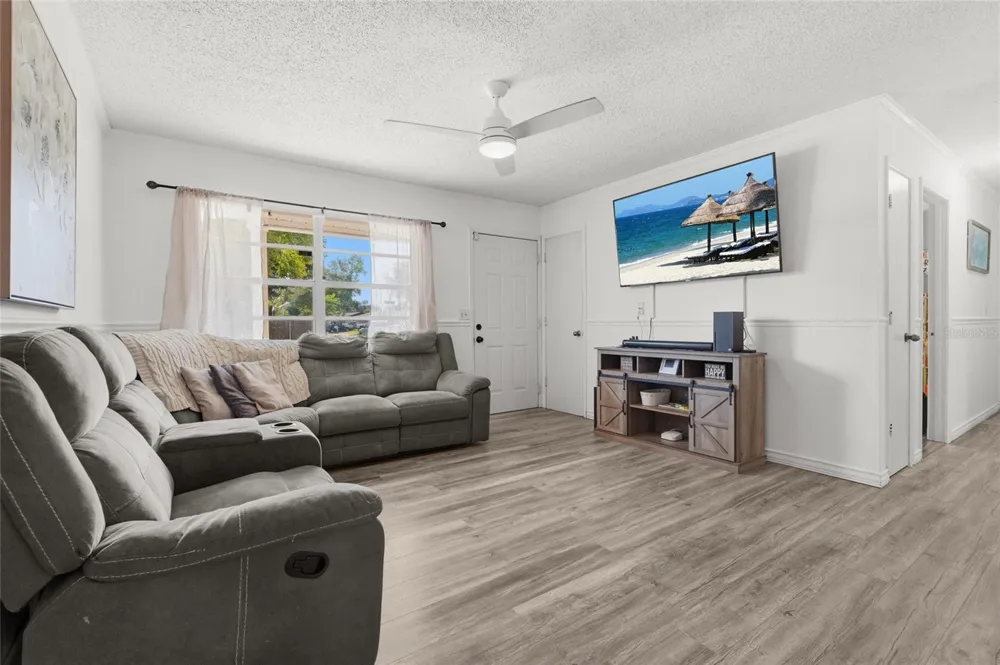 304 64TH STREET NE Bradenton, FL 34208