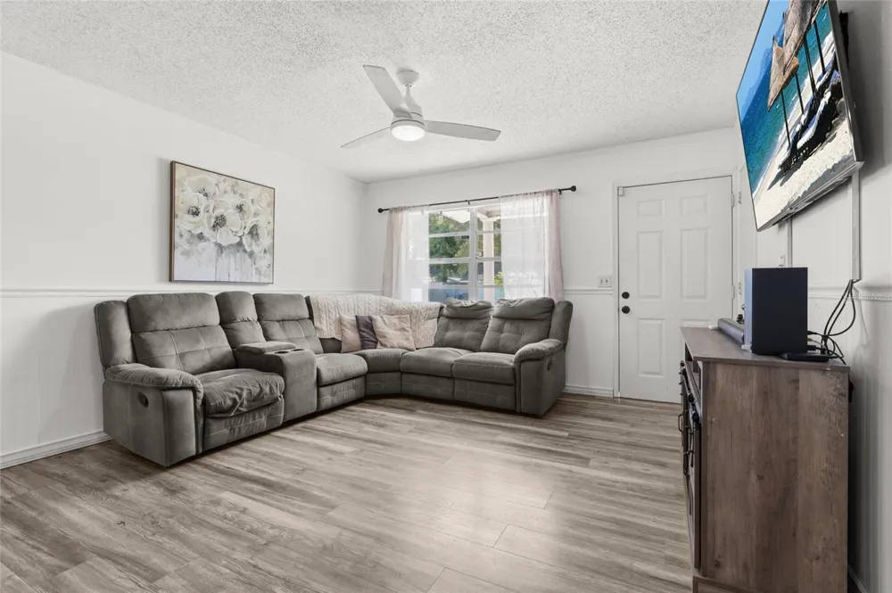 304 64TH STREET NE Bradenton, FL 34208