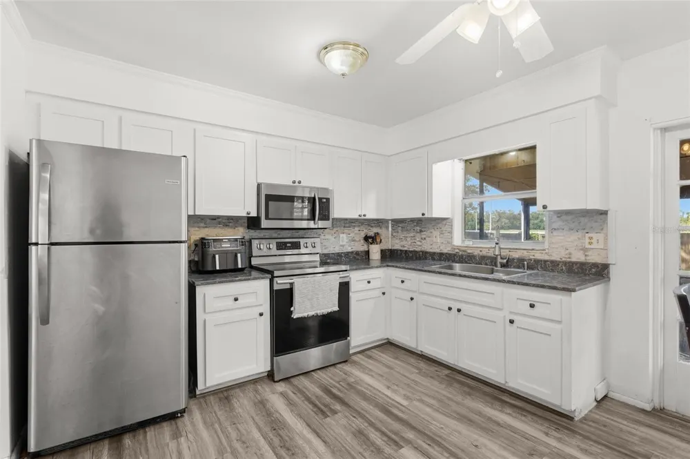 304 64TH STREET NE Bradenton, FL 34208