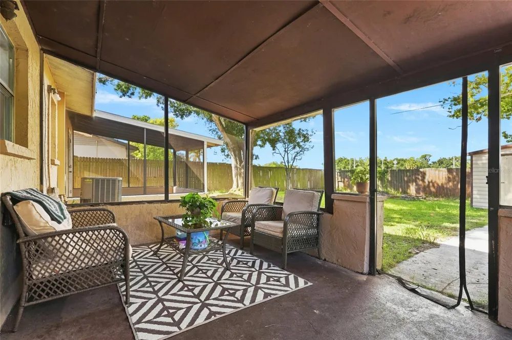304 64TH STREET NE Bradenton, FL 34208