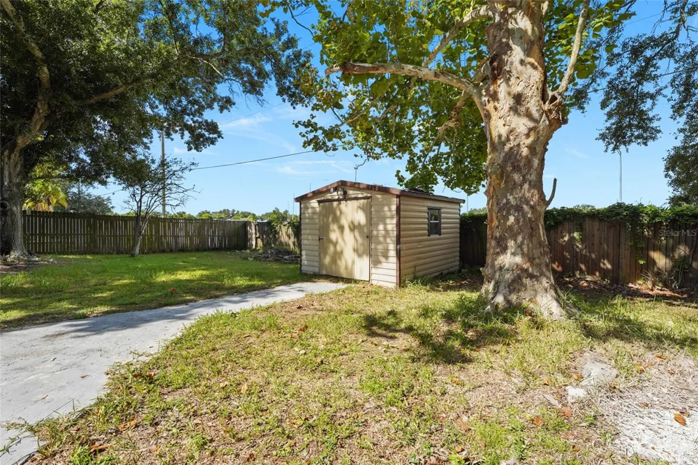 304 64TH STREET NE Bradenton, FL 34208