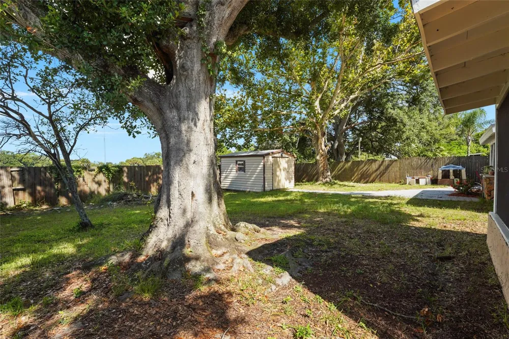 304 64TH STREET NE Bradenton, FL 34208