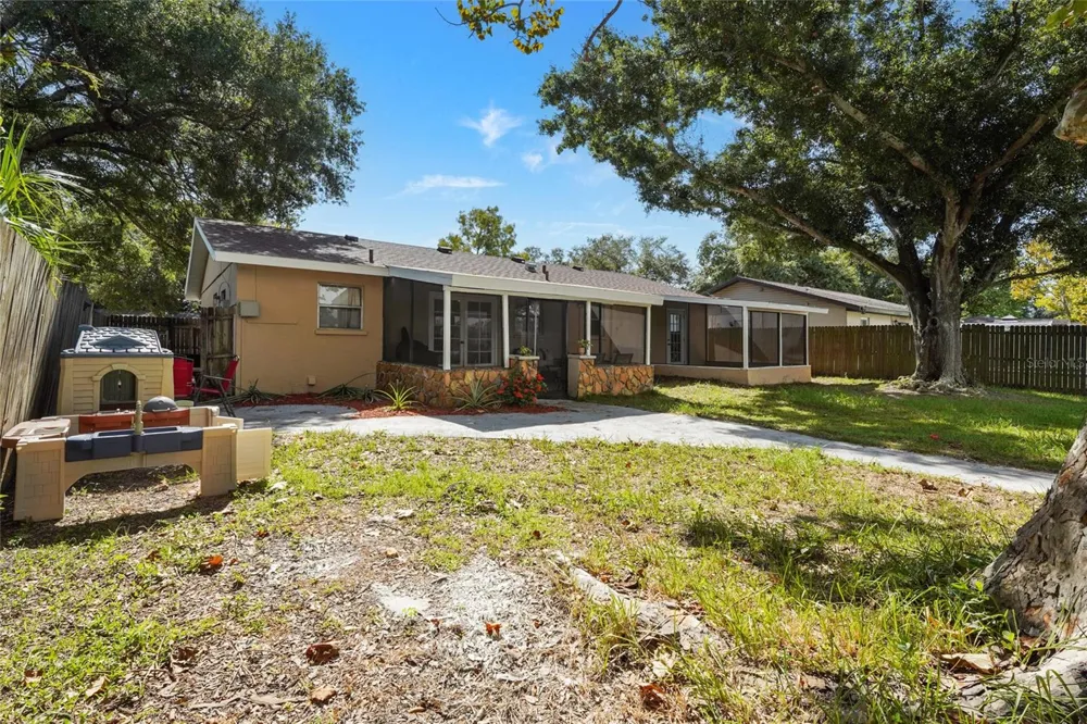 304 64TH STREET NE Bradenton, FL 34208