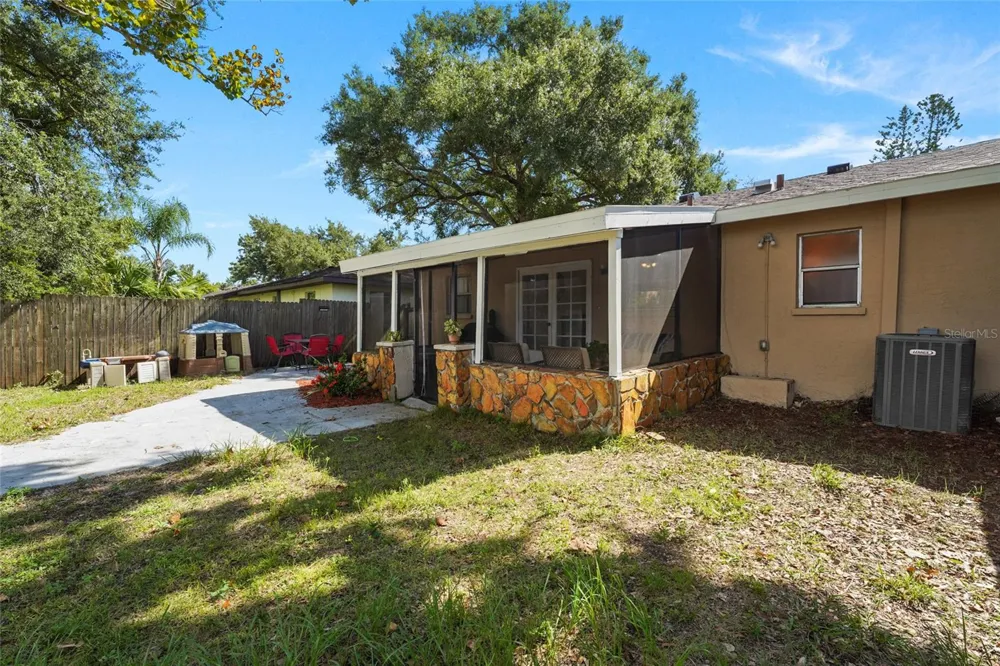 304 64TH STREET NE Bradenton, FL 34208