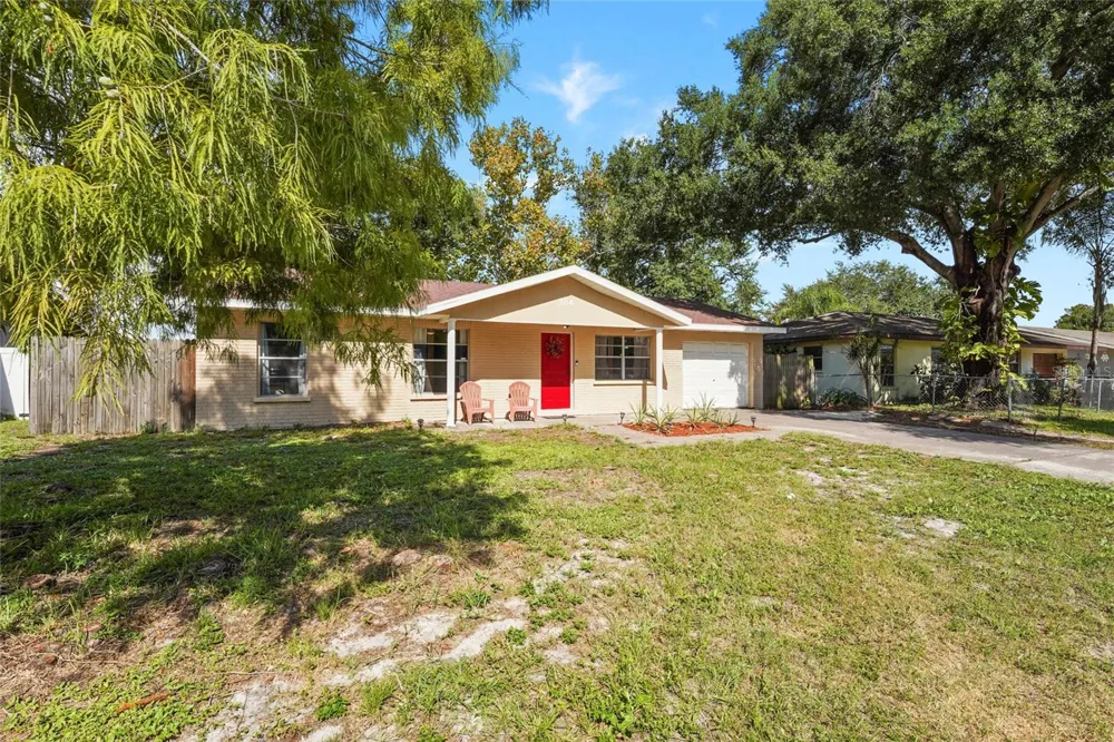 304 64TH STREET NE Bradenton, FL 34208