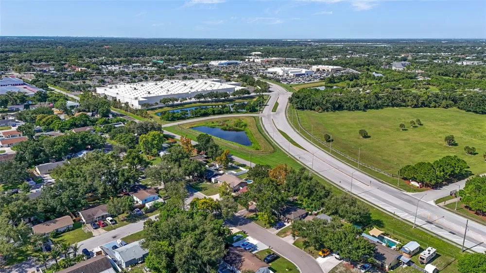 304 64TH STREET NE Bradenton, FL 34208