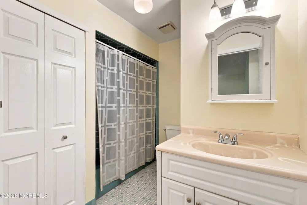 112 Manchester Court Red Bank, NJ 07701