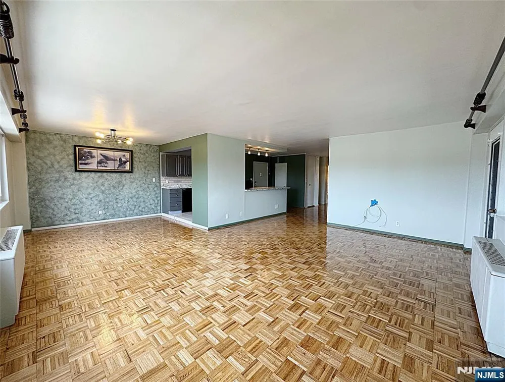 2185 Lemoine 8M Fort Lee, NJ 07024
