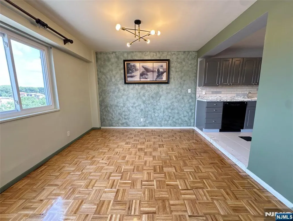 2185 Lemoine 8M Fort Lee, NJ 07024