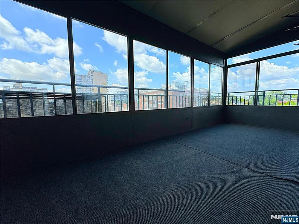 2185 Lemoine 8M Fort Lee, NJ 07024