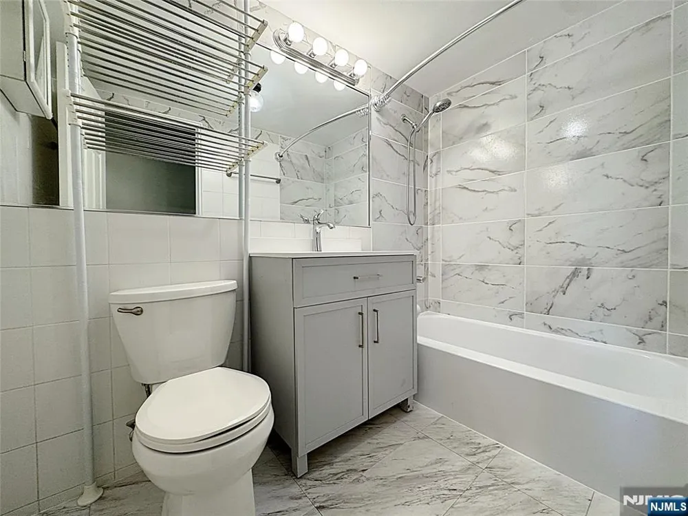 2185 Lemoine 8M Fort Lee, NJ 07024
