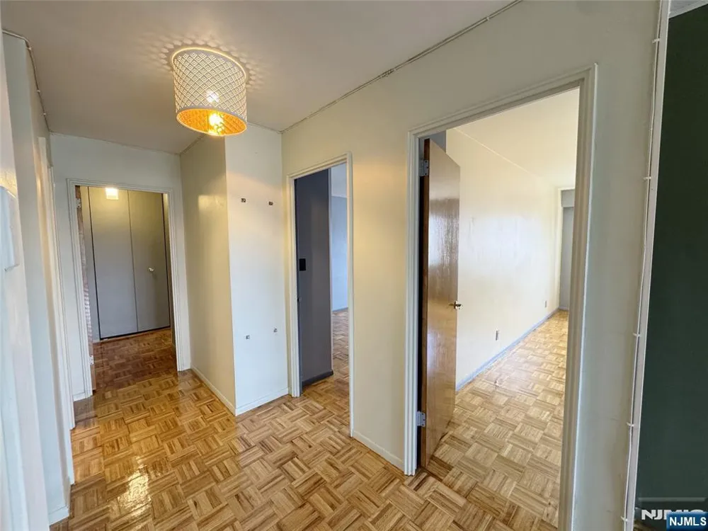 2185 Lemoine 8M Fort Lee, NJ 07024