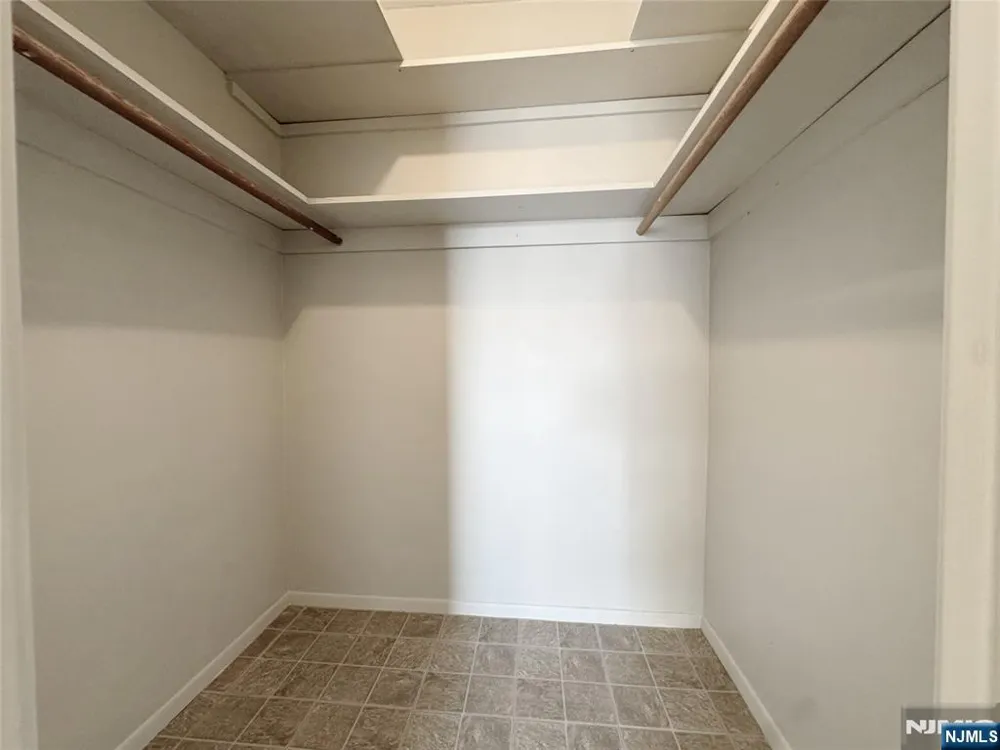 2185 Lemoine 8M Fort Lee, NJ 07024