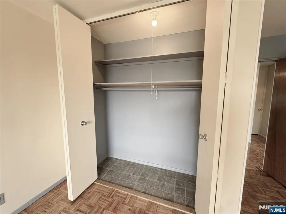 2185 Lemoine 8M Fort Lee, NJ 07024
