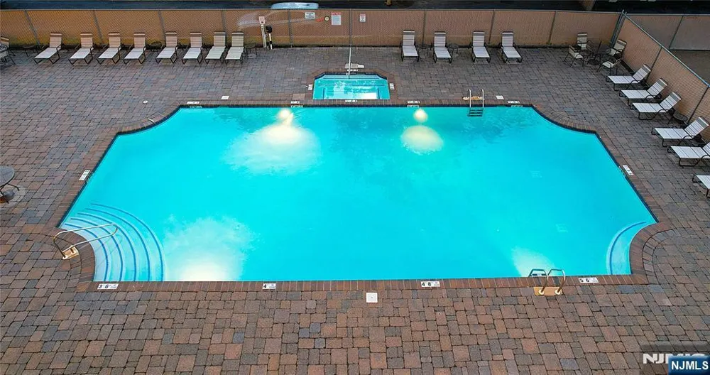 2185 Lemoine 8M Fort Lee, NJ 07024