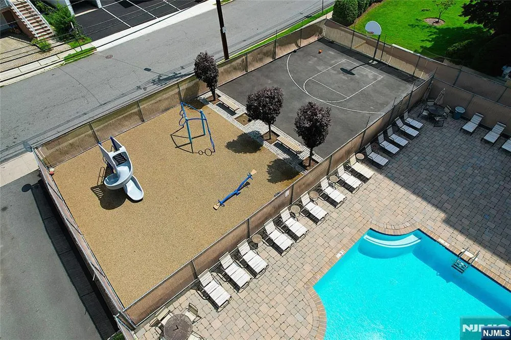 2185 Lemoine 8M Fort Lee, NJ 07024