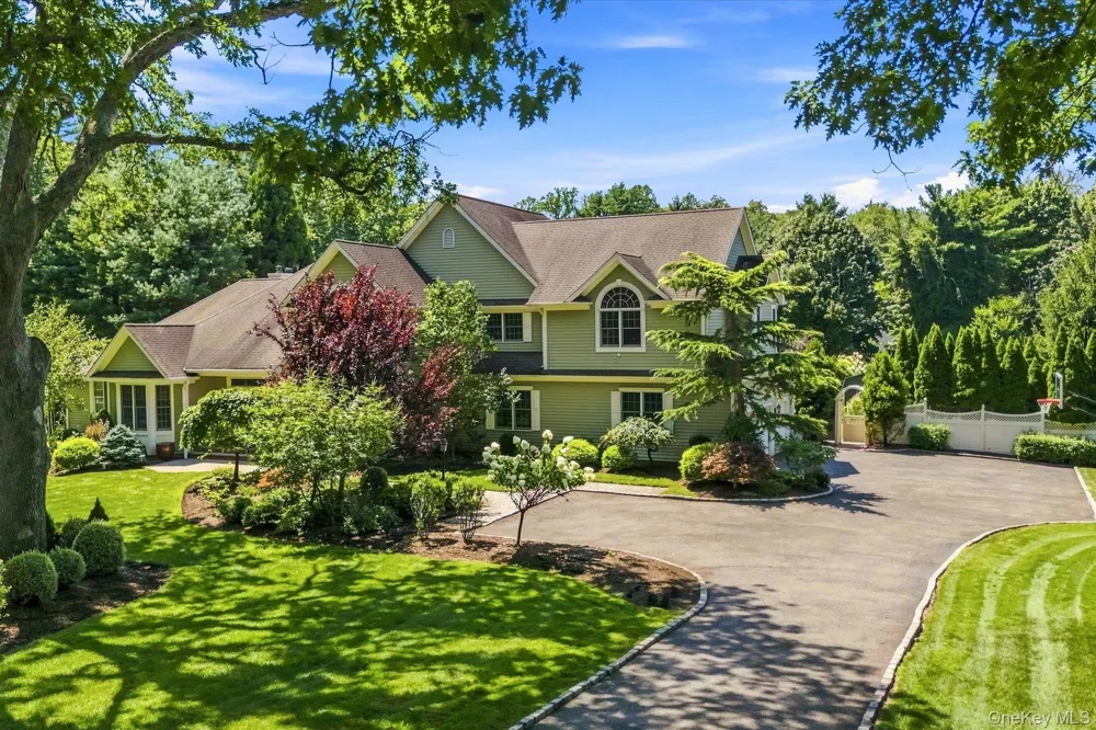 3 Spring Bay Lane Lloyd Harbor, NY 11743