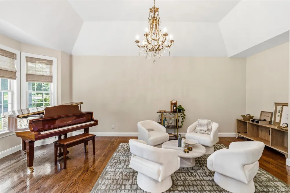 3 Spring Bay Lane Lloyd Harbor, NY 11743