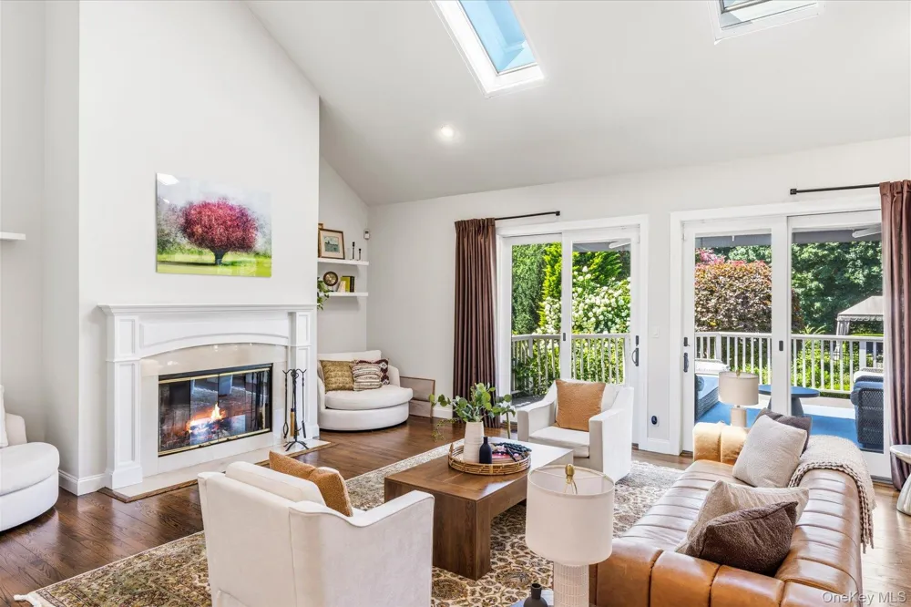 3 Spring Bay Lane Lloyd Harbor, NY 11743